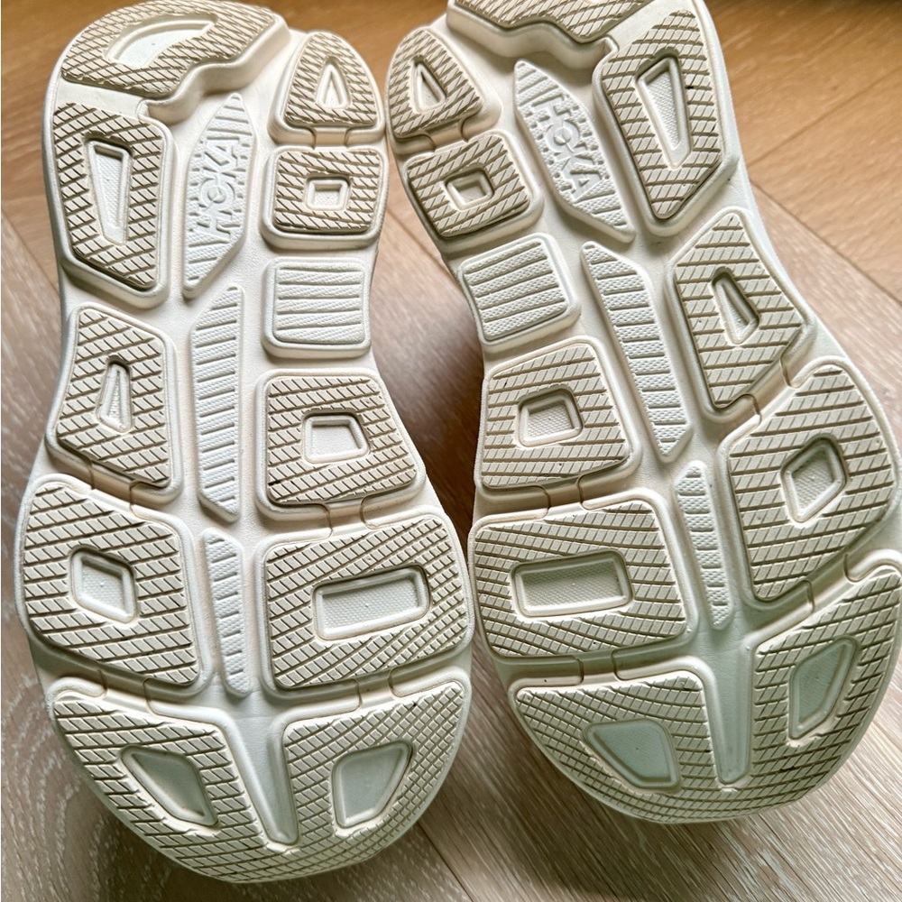 Hoka Bondi 9 women’s size 6B - Picture 6 of 7